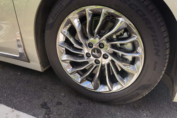 Used VOYAH Dream 2024 PHEV Ultra-Long Range Flagship Edition Right Front Wheel Hub