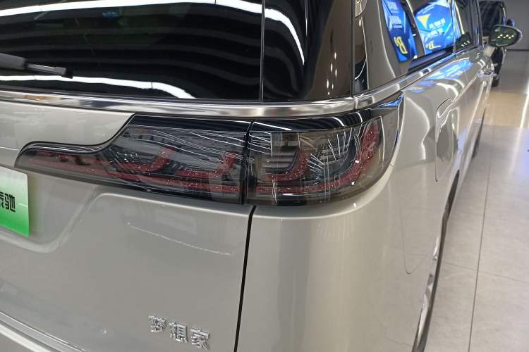 Used VOYAH Dream 2024 PHEV Extended-Range Premium Edition Right Rear Taillight
