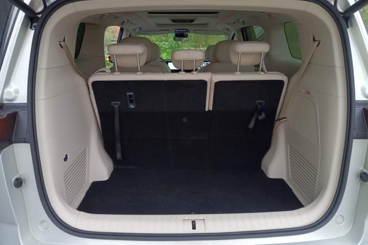 Used VOYAH Dream 2024 PHEV Extended-Range Premium Edition Trunk
