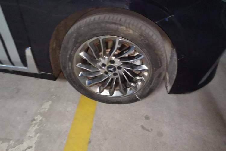 Used VOYAH Dream 2024 PHEV Ultra-Long Range Flagship Edition Right Front Wheel Hub