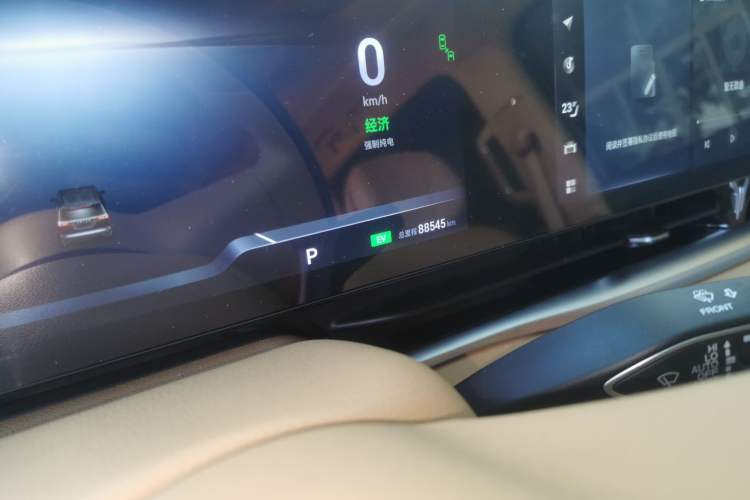 Used VOYAH Dream 2024 PHEV Extended-Range Premium Edition Odometer Close Up