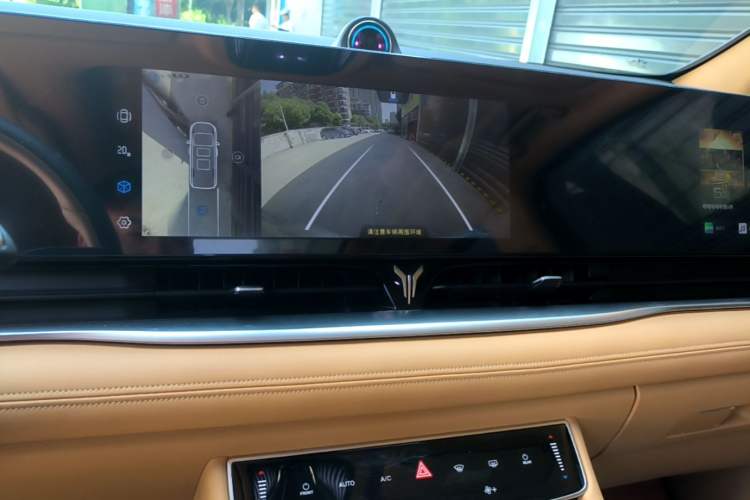 Used VOYAH Dream 2024 PHEV Extended-Range Premium Edition Audio And AC Panel