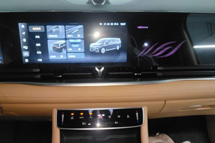 Used VOYAH Dream 2024 PHEV Extended-Range Premium Edition Audio And AC Panel