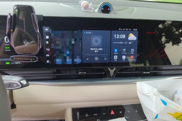 Used VOYAH Dream 2024 PHEV Extended-Range Premium Edition Audio And AC Panel