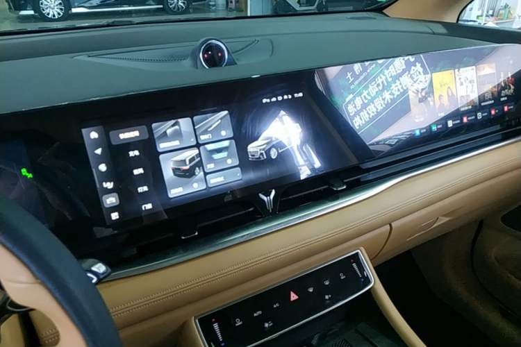 Used VOYAH Dream 2024 PHEV Extended-Range Premium Edition Audio And AC Panel