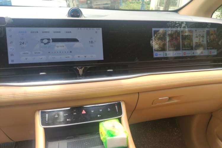 Used VOYAH Dream 2024 PHEV Extended-Range Premium Edition Audio And AC Panel