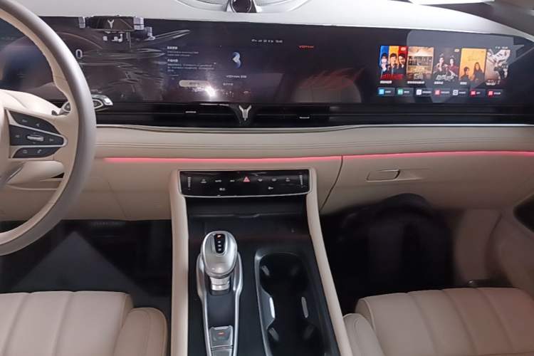 Used VOYAH Dream 2024 PHEV Extended-Range Premium Edition Audio And AC Panel