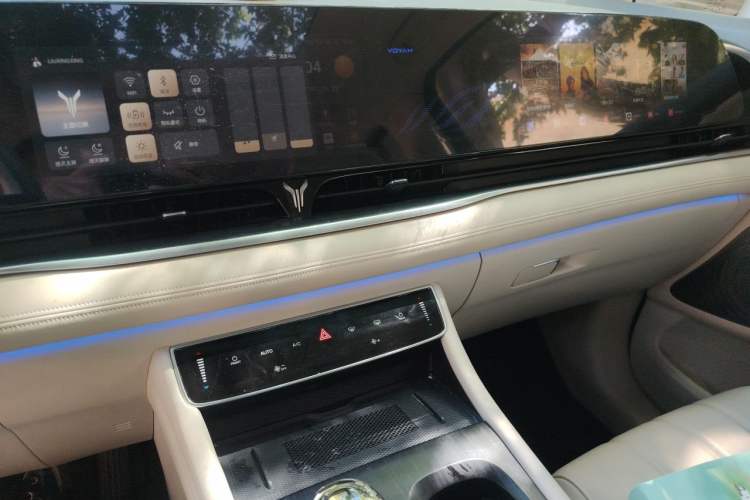 Used VOYAH Dream 2024 PHEV Extended-Range Premium Edition Audio And AC Panel