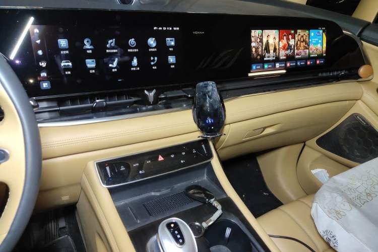 Used VOYAH Dream 2024 PHEV Extended-Range Premium Edition Audio And AC Panel