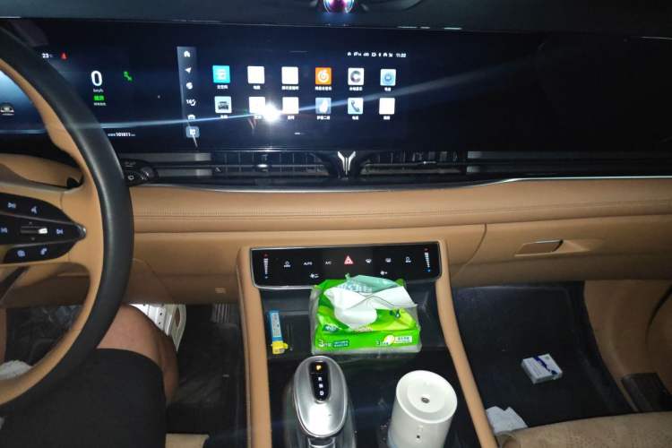 Used VOYAH Dream 2024 PHEV Extended-Range Premium Edition Audio And AC Panel