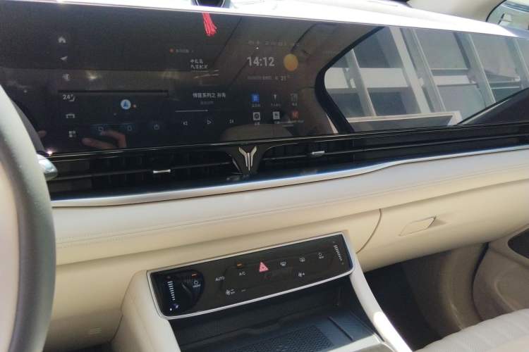 Used VOYAH Dream 2024 PHEV Ultra-Long Range Flagship Edition Audio And AC Panel