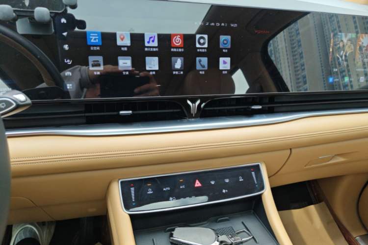 Used VOYAH Dream 2024 PHEV Extended-Range Premium Edition Audio And AC Panel