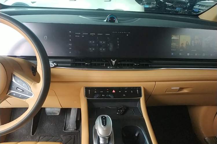 Used VOYAH Dream 2024 PHEV Extended-Range Premium Edition Audio And AC Panel