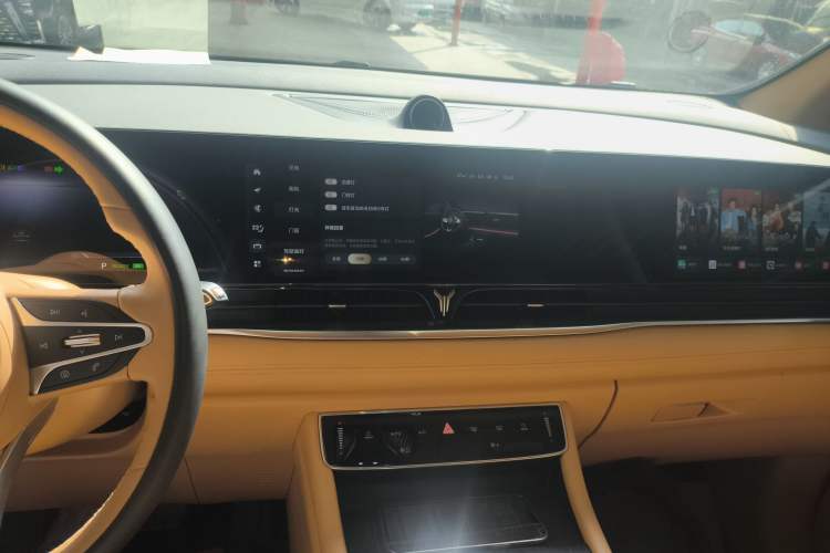 Used VOYAH Dream 2024 PHEV Extended-Range Premium Edition Audio And AC Panel