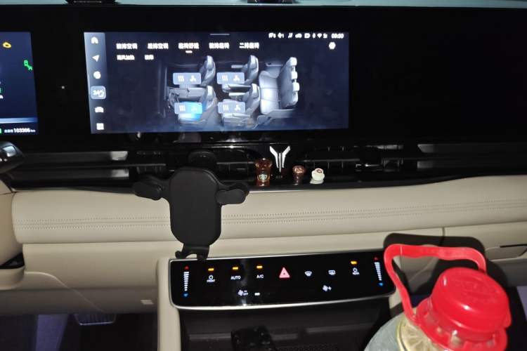 Used VOYAH Dream 2024 PHEV Extended-Range Premium Edition Audio And AC Panel