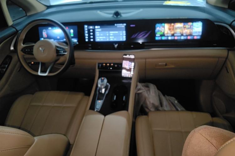 Used VOYAH Dream 2024 PHEV Extended-Range Premium Edition Center Console