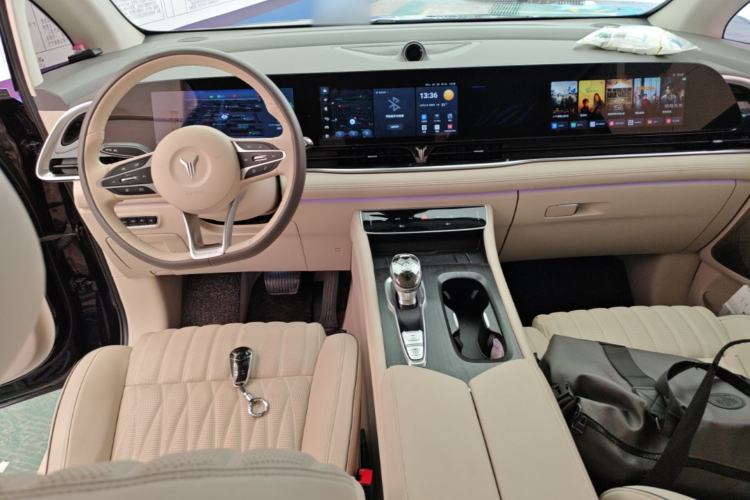 Used VOYAH Dream 2024 PHEV Ultra-Long Range Flagship Edition Center Console