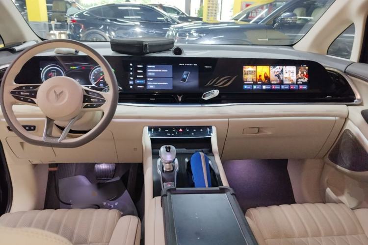 Used VOYAH Dream 2024 PHEV Ultra-Long Range Flagship Edition Center Console