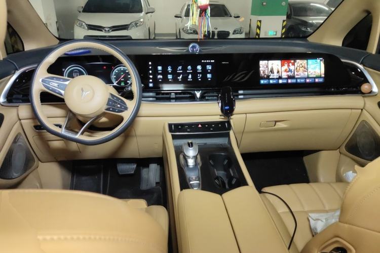 Used VOYAH Dream 2024 PHEV Extended-Range Premium Edition Center Console