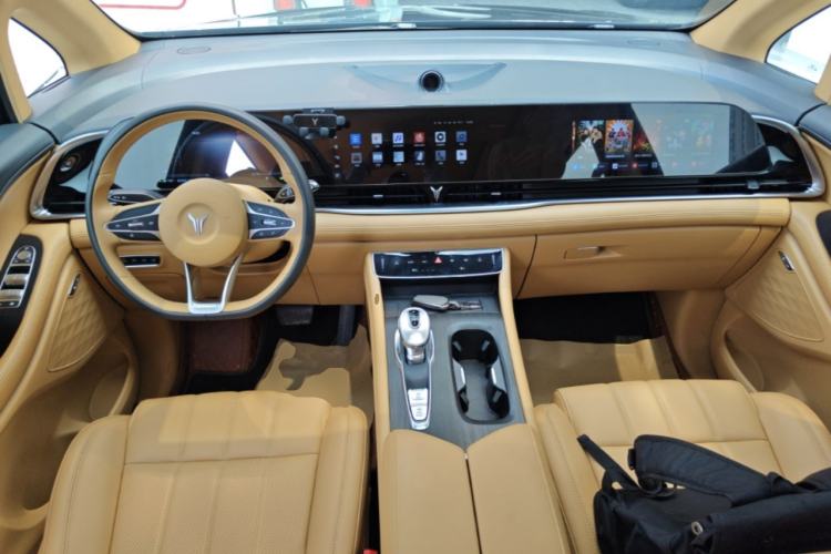 Used VOYAH Dream 2024 PHEV Extended-Range Premium Edition Center Console
