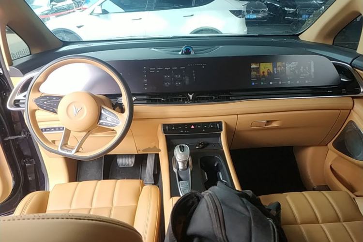 Used VOYAH Dream 2024 PHEV Extended-Range Premium Edition Center Console