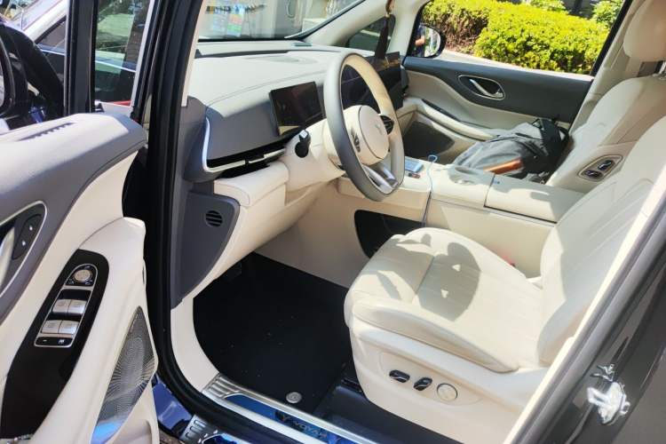 Used VOYAH Dream 2024 PHEV Extended-Range Premium Edition Driver Seat