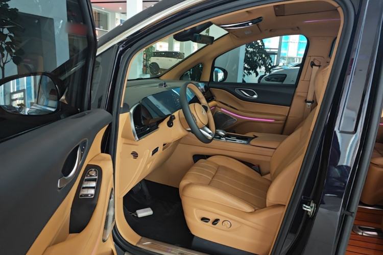Used VOYAH Dream 2024 PHEV Extended-Range Premium Edition Driver Seat