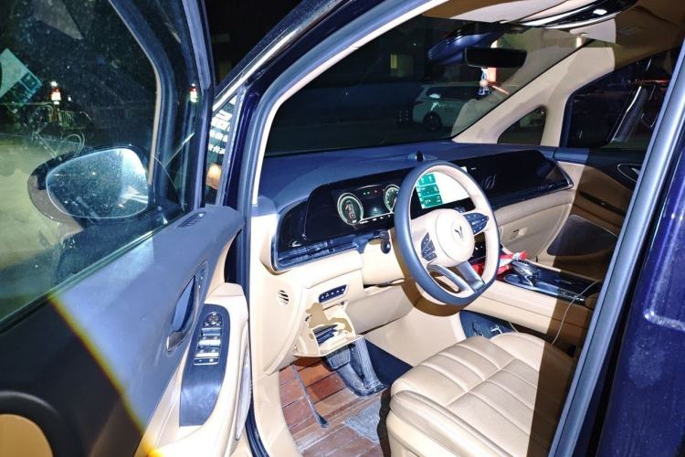 Used VOYAH Dream 2024 EV Long-Range Premium Edition Driver Seat