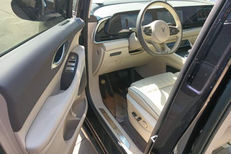 Used VOYAH Dream 2024 PHEV Extended-Range Premium Edition Driver Seat