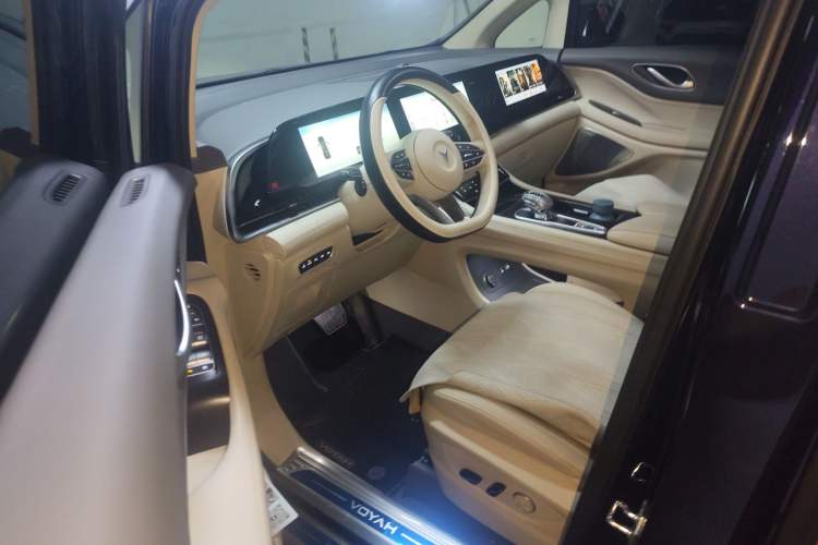 Used VOYAH Dream 2024 PHEV Extended-Range Premium Edition Driver Seat
