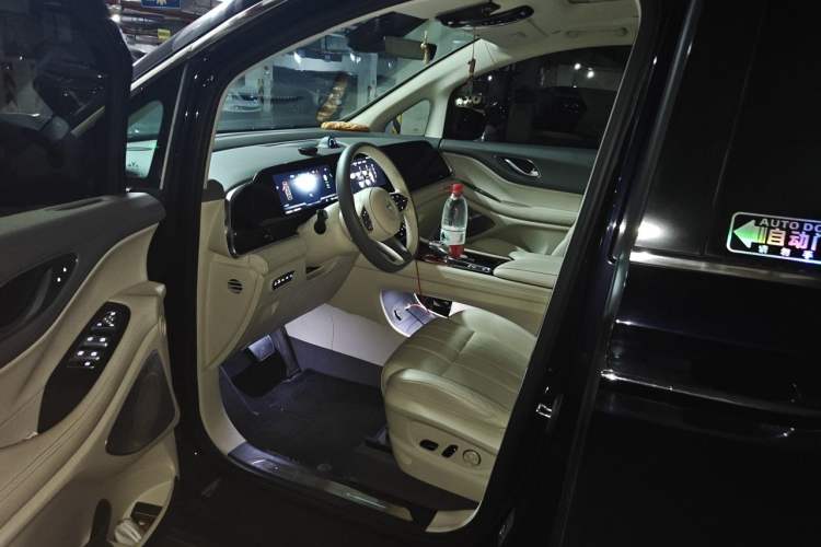 Used VOYAH Dream 2024 PHEV Extended-Range Premium Edition Driver Seat