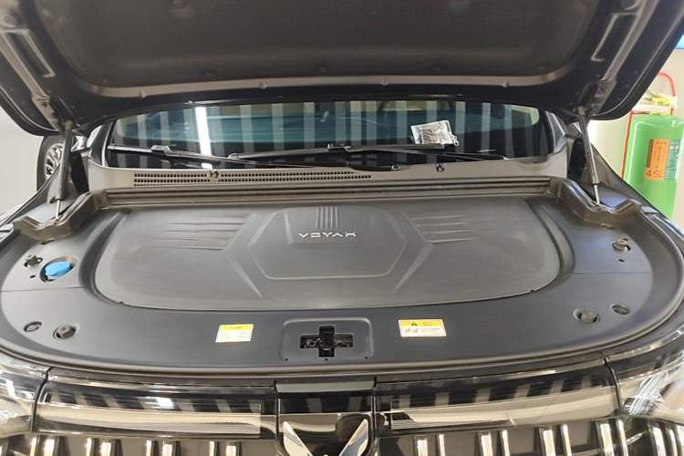 Used VOYAH Dream 2024 PHEV Ultra-Long Range Flagship Edition Engine Bay