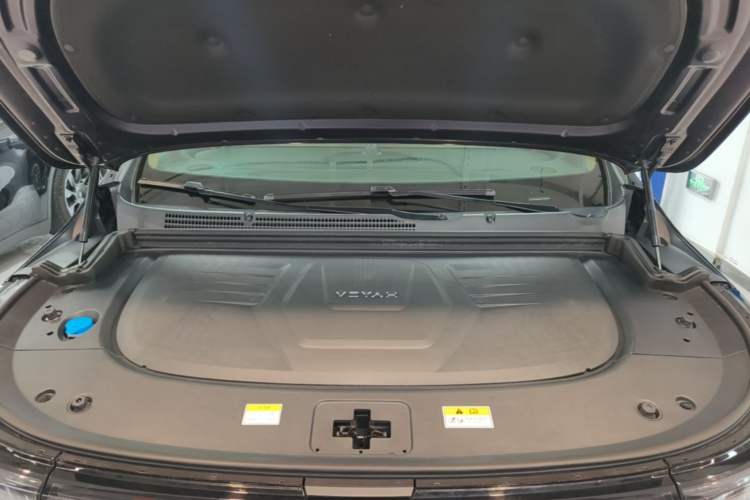 Used VOYAH Dream 2024 PHEV Ultra-Long Range Flagship Edition Engine Bay