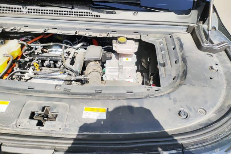 Used VOYAH Dream 2024 PHEV Extended-Range Premium Edition Engine Bay Left