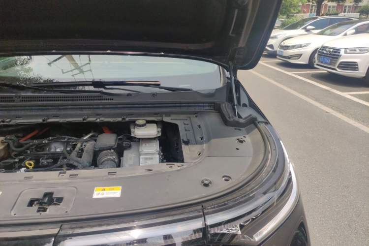 Used VOYAH Dream 2024 PHEV Extended-Range Premium Edition Engine Bay Left