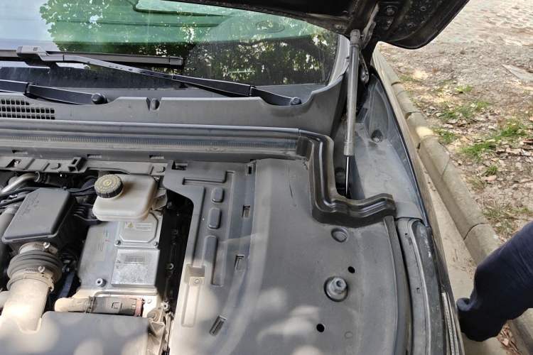 Used VOYAH Dream 2024 PHEV Extended-Range Premium Edition Engine Bay Left