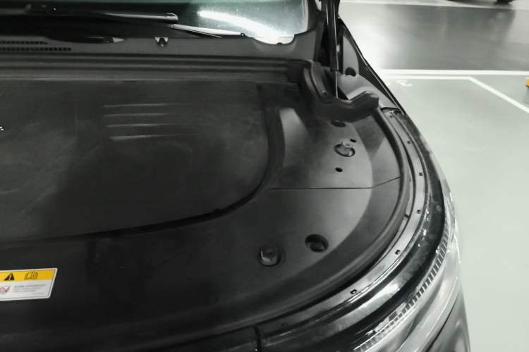 Used VOYAH Dream 2024 PHEV Ultra-Long Range Flagship Edition Engine Bay Left