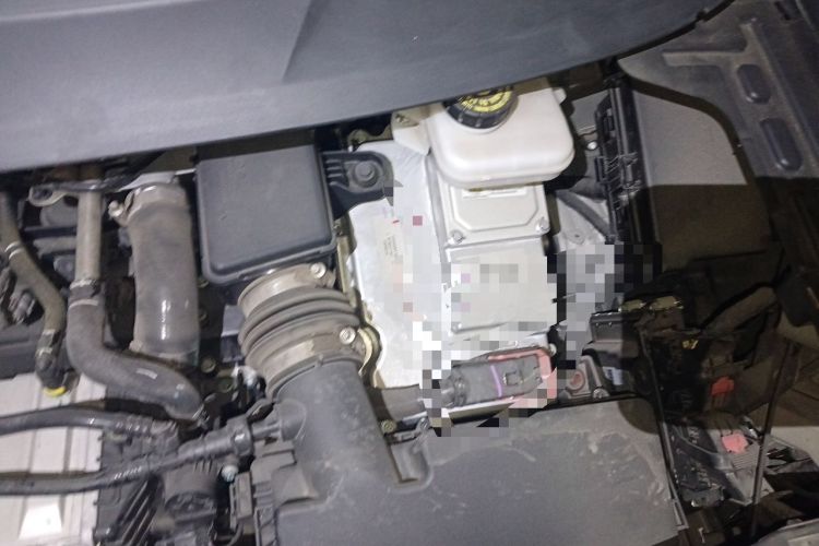 Used VOYAH Dream 2024 PHEV Ultra-Long Range Flagship Edition Engine Bay Left