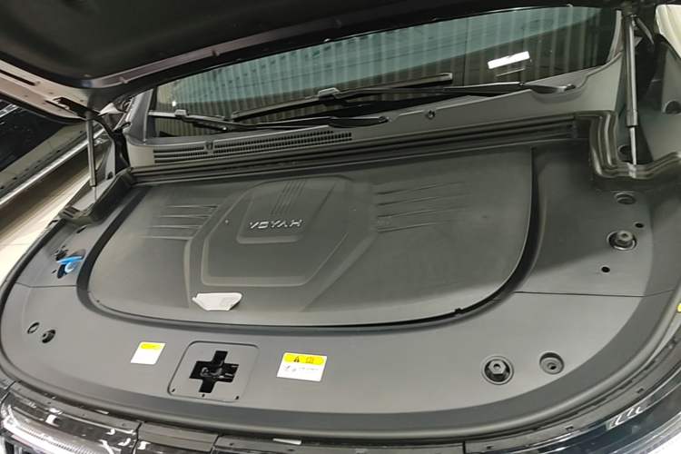 Used VOYAH Dream 2024 PHEV Ultra-Long Range Flagship Edition Engine Bay