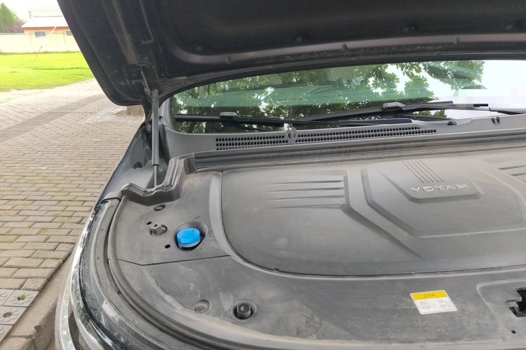 Used VOYAH Dream 2024 PHEV Extended-Range Premium Edition Engine Bay Right