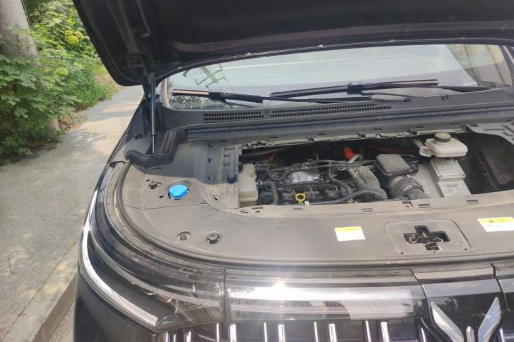 Used VOYAH Dream 2024 PHEV Extended-Range Premium Edition Engine Bay Right
