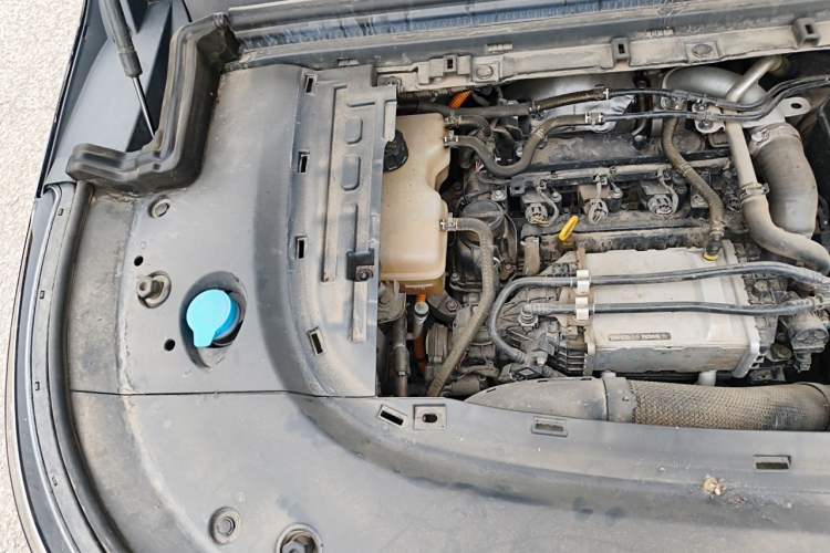 Used VOYAH Dream 2024 PHEV Ultra-Long Range Flagship Edition Engine Bay Right
