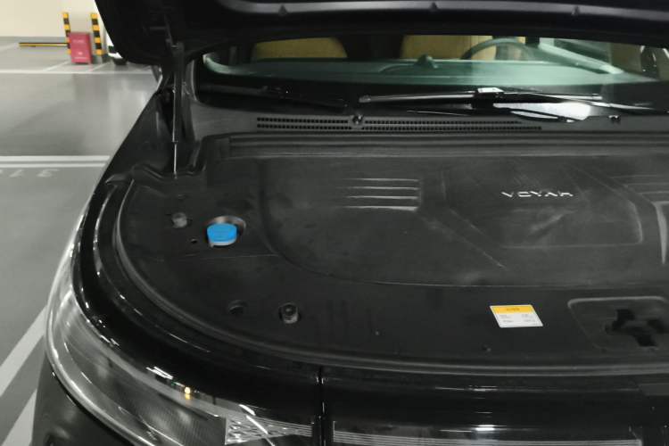 Used VOYAH Dream 2024 PHEV Ultra-Long Range Flagship Edition Engine Bay Right