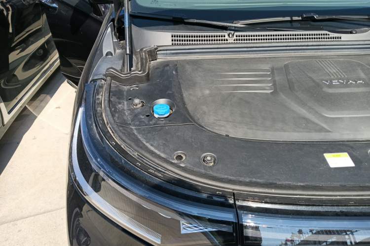 Used VOYAH Dream 2024 PHEV Extended-Range Premium Edition Engine Bay Right