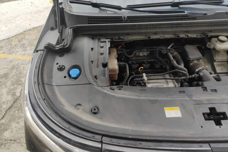 Used VOYAH Dream 2024 PHEV Ultra-Long Range Flagship Edition Engine Bay Right