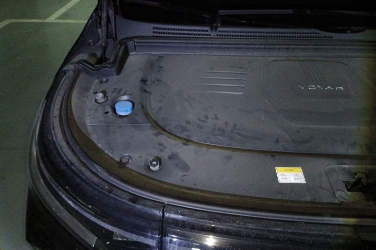 Used VOYAH Dream 2024 PHEV Ultra-Long Range Flagship Edition Engine Bay Right