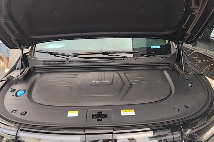 Used VOYAH Dream 2024 PHEV Ultra-Long Range Flagship Edition Engine Bay
