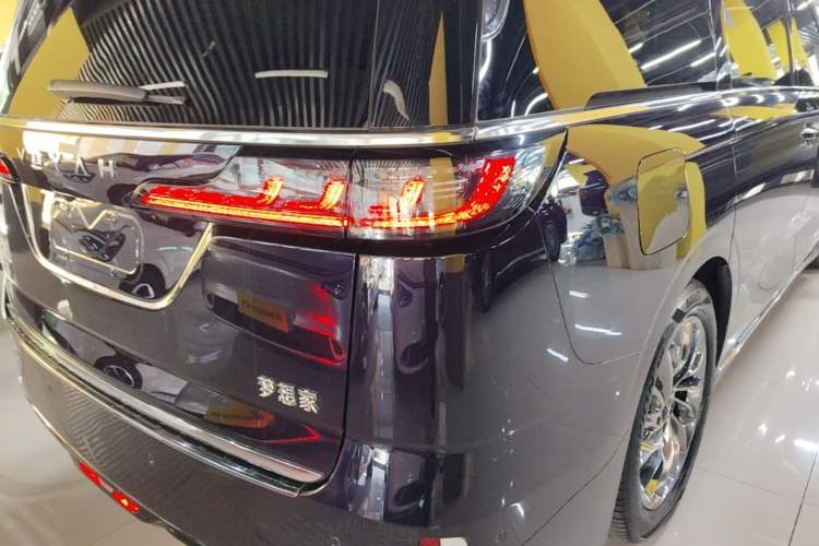 Used VOYAH Dream 2024 PHEV Ultra-Long Range Flagship Edition Exterior 3