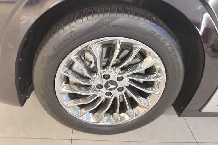 Used VOYAH Dream 2024 PHEV Ultra-Long Range Flagship Edition Exterior 4