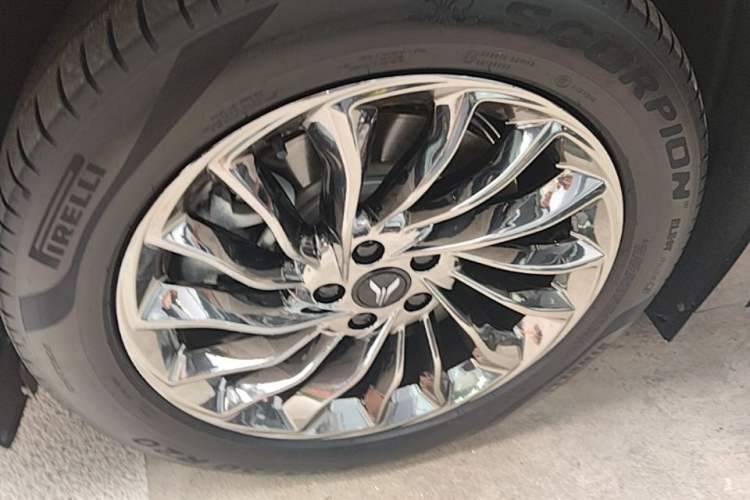 Used VOYAH Dream 2024 PHEV Ultra-Long Range Flagship Edition Exterior 4